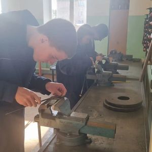 Пробуем профессию в деле: слесарь по обслуживанию буровых!